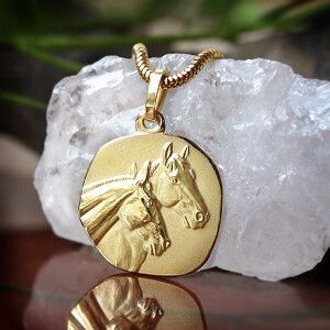 Goldener Pferde Anhänger rund 16 mm 2 Pferdeköpfe matt und glänzend 333 Gold